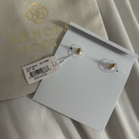 Kendra Scott gold heart earrings - Picture 3 of 3